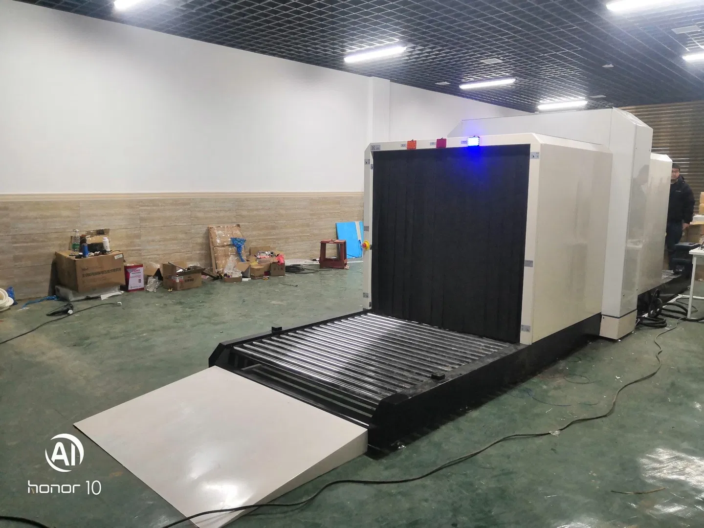 X-ray Security Inspection System Roller Conveyor Is Equipped Function of Real-Time Image Recognition and Automatic Transmission