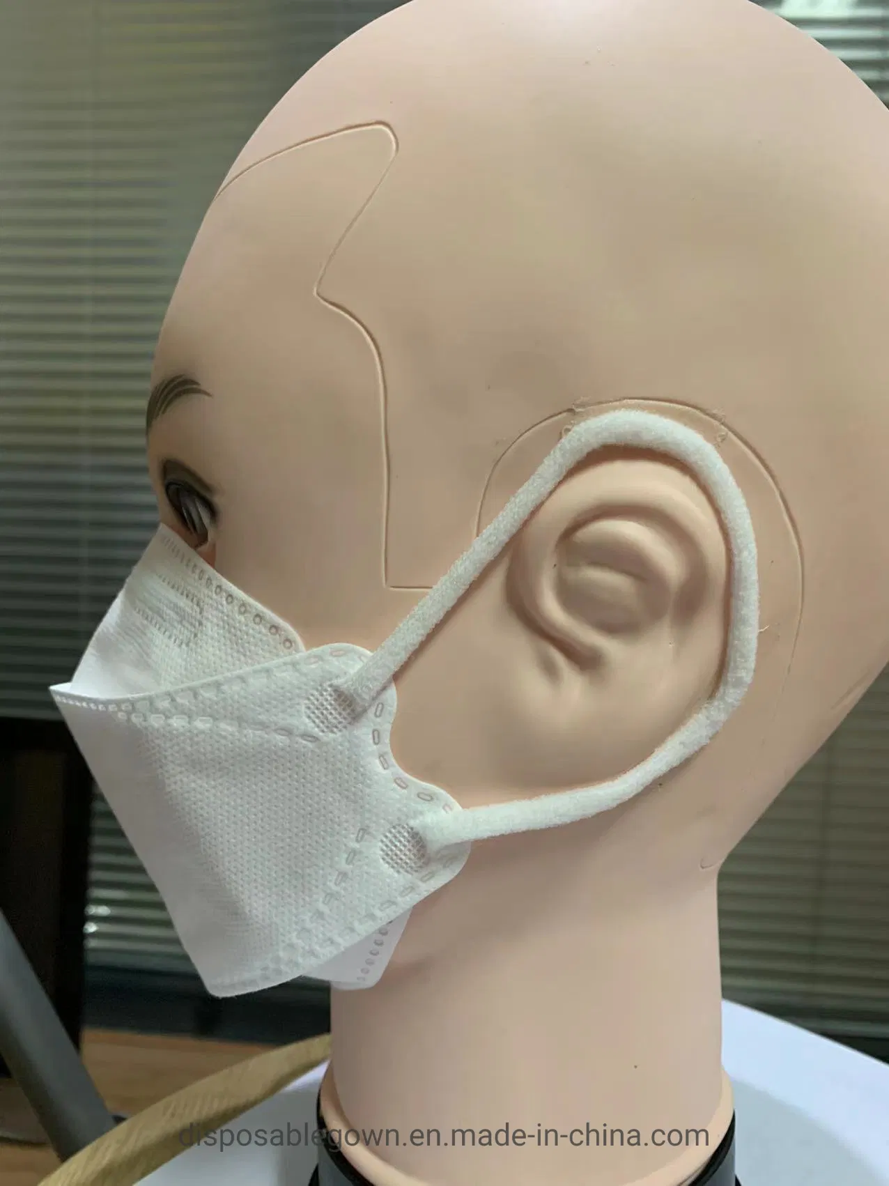 Wholesale 3 Layers Disposable Use Fish-Mouth Face Mask White Anti-Pollution Adult Use Folded Facemask