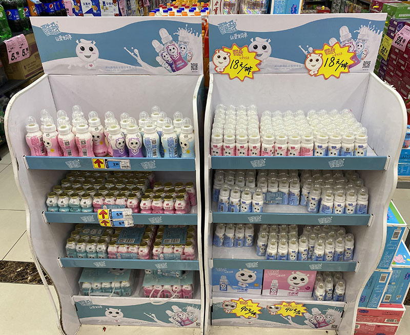 Irregular S Shaped Gravity Feed Display Stand Mineral Substance Water Bottle Display Stands Joyshaker