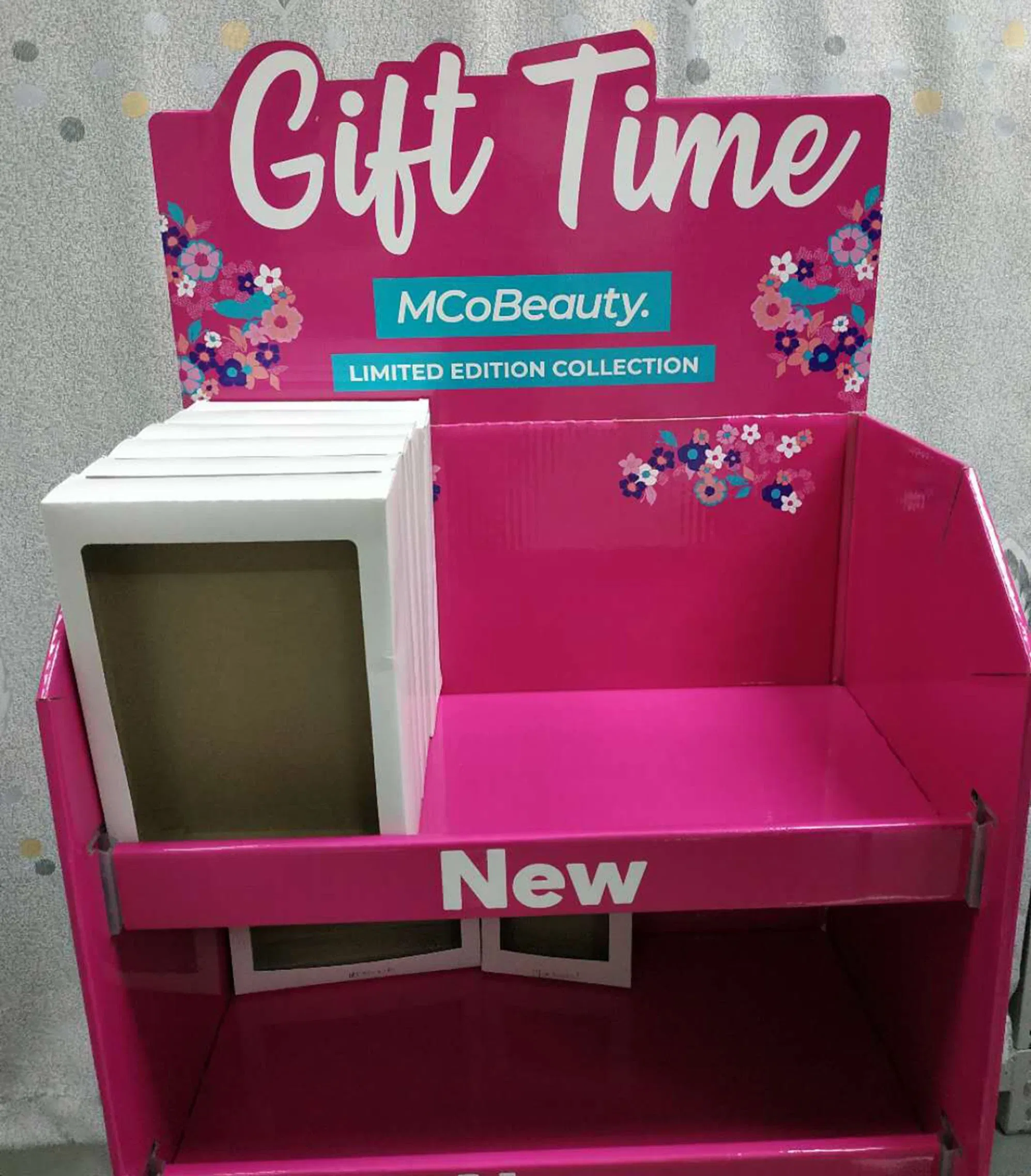 Mother's Day Festival Gift Display Stand Facial Mask Cabinet Display Rack for Branding Cosmetics