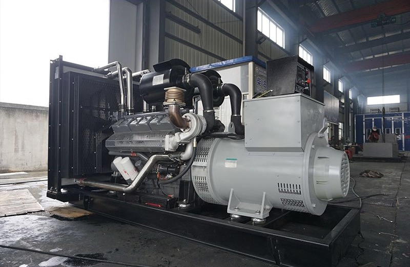 مجموعة مولدات ويشاي تعمل بقوة رئيسية قدرها 320 كيلووات وقوة احتياطية قدرها 350kw. يمكن ضبطها كهربائياً إلى 50Hz لثلاث مراحل بشكل جميل