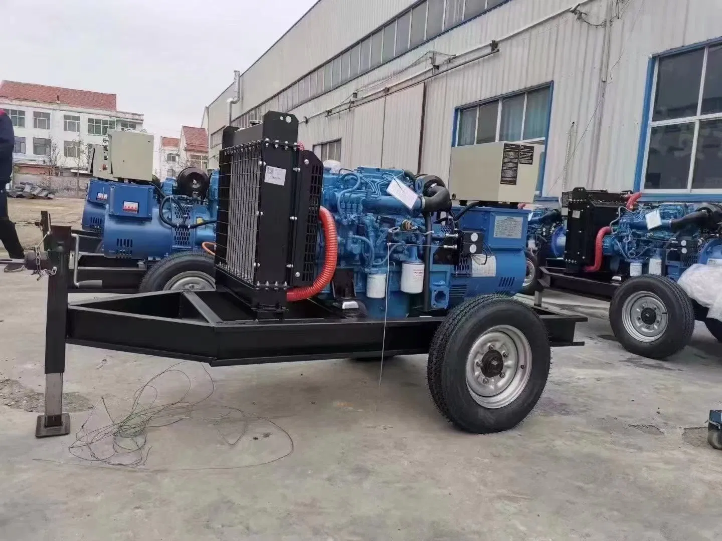 مولد كهربائي متنقل للري وتصريف المياه ومضخة إضاءة 50kw/100kw/150kw/200kw مولد ديزل عازل للصوت متنقل بمحرك كمينس يوتشاي ويشاي ريكاردو