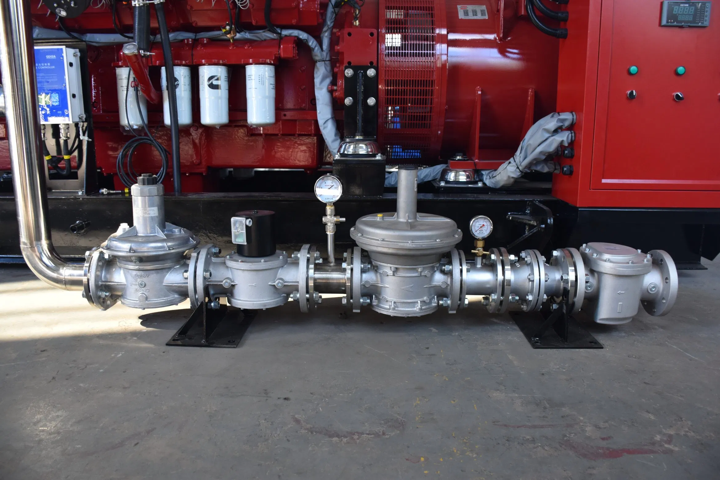 700kw 50/60Hz 1500rpm 3 مرحلة ضوضاء منخفضة محرك ديزل مزدوج الوقود توربين كومينز مولد ليروي سومر مجموعة مولدات غاز طبيعي غاز مضغوط غاز بترولي مسال كتلة حيوية غاز حيوي