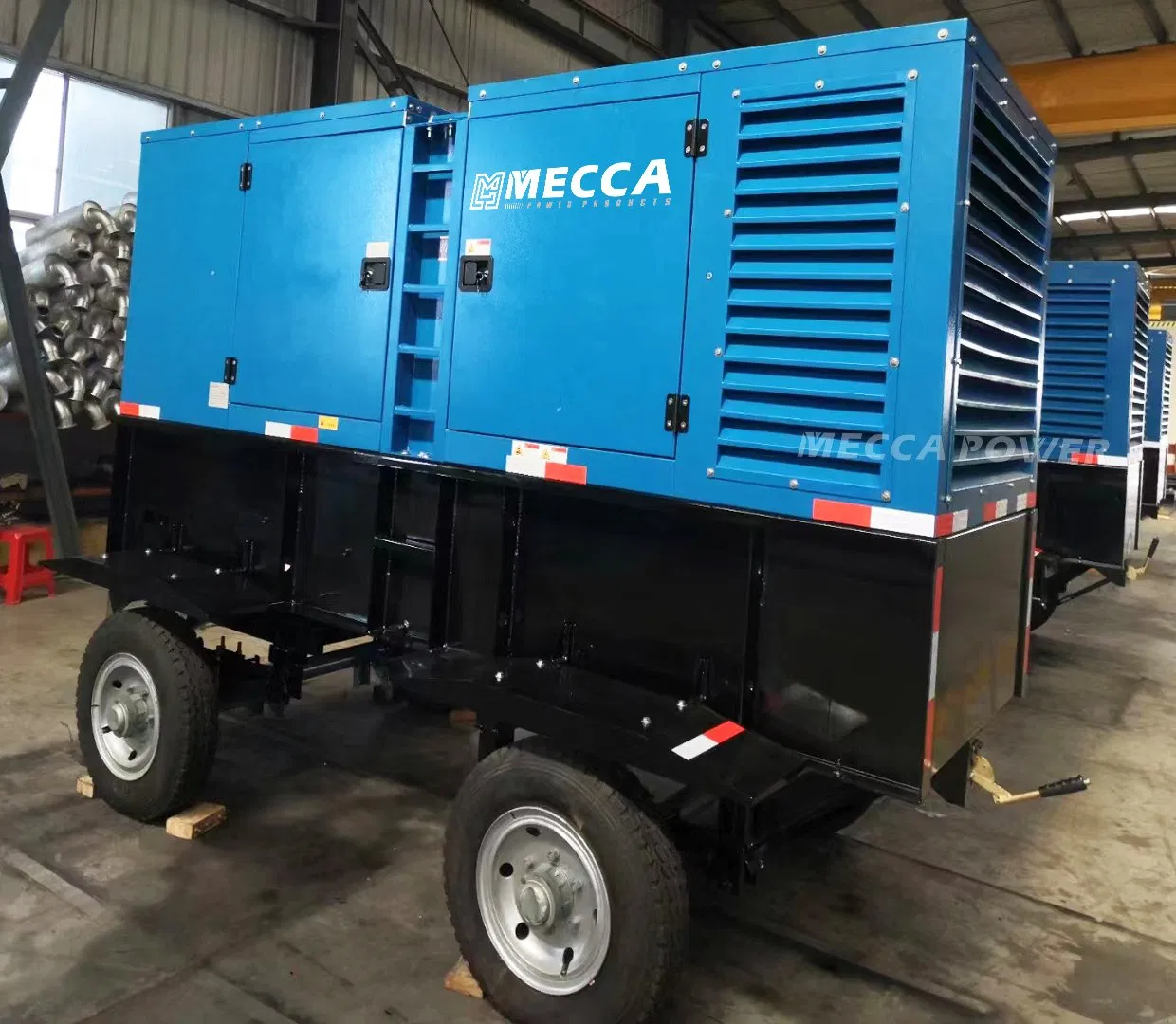 سعر المصنع 200kw 250kVA مولد ديزل صامت مثبت على مقطورة بمحرك بيركنز في المملكة المتحدة للبيع