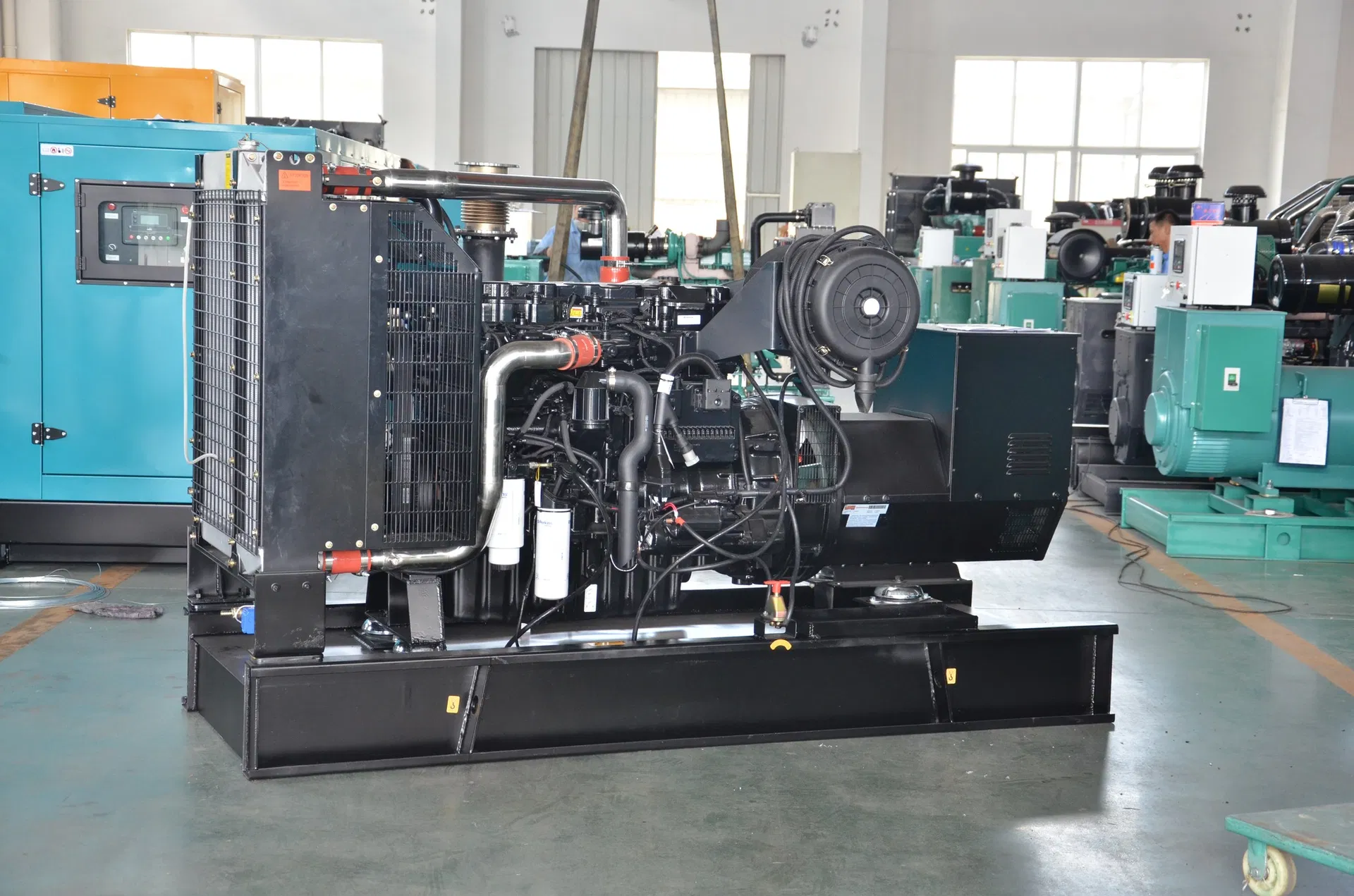مولد ديزل رئيسي ثقيل الاستخدام صناعي 720kw 900kVA 3phase صامت