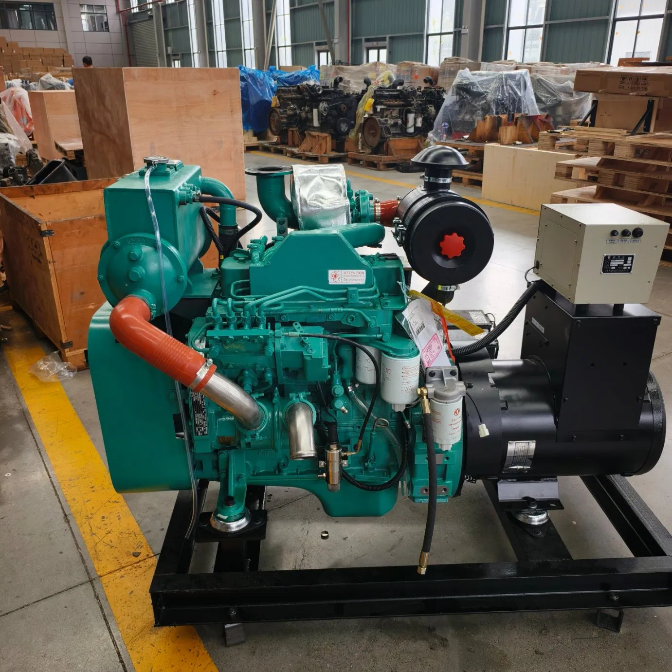 مولد ديزل رئيسي عالي الجودة للسفن البحرية 4BTA3.9 30kw 40kw 50kw B3.9