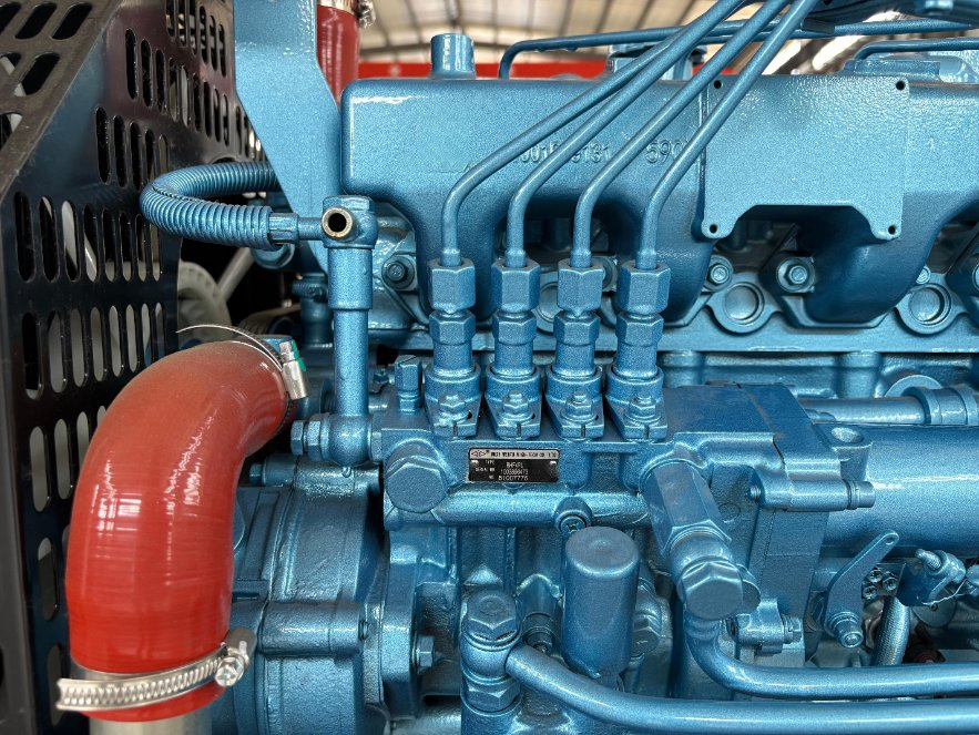 450kw 6 مجموعة مولدات ديزل مبردة بالماء 625kVA نوع مقطورة مفتوحة وصامتة للطاقة الاحتياطية الصناعية
