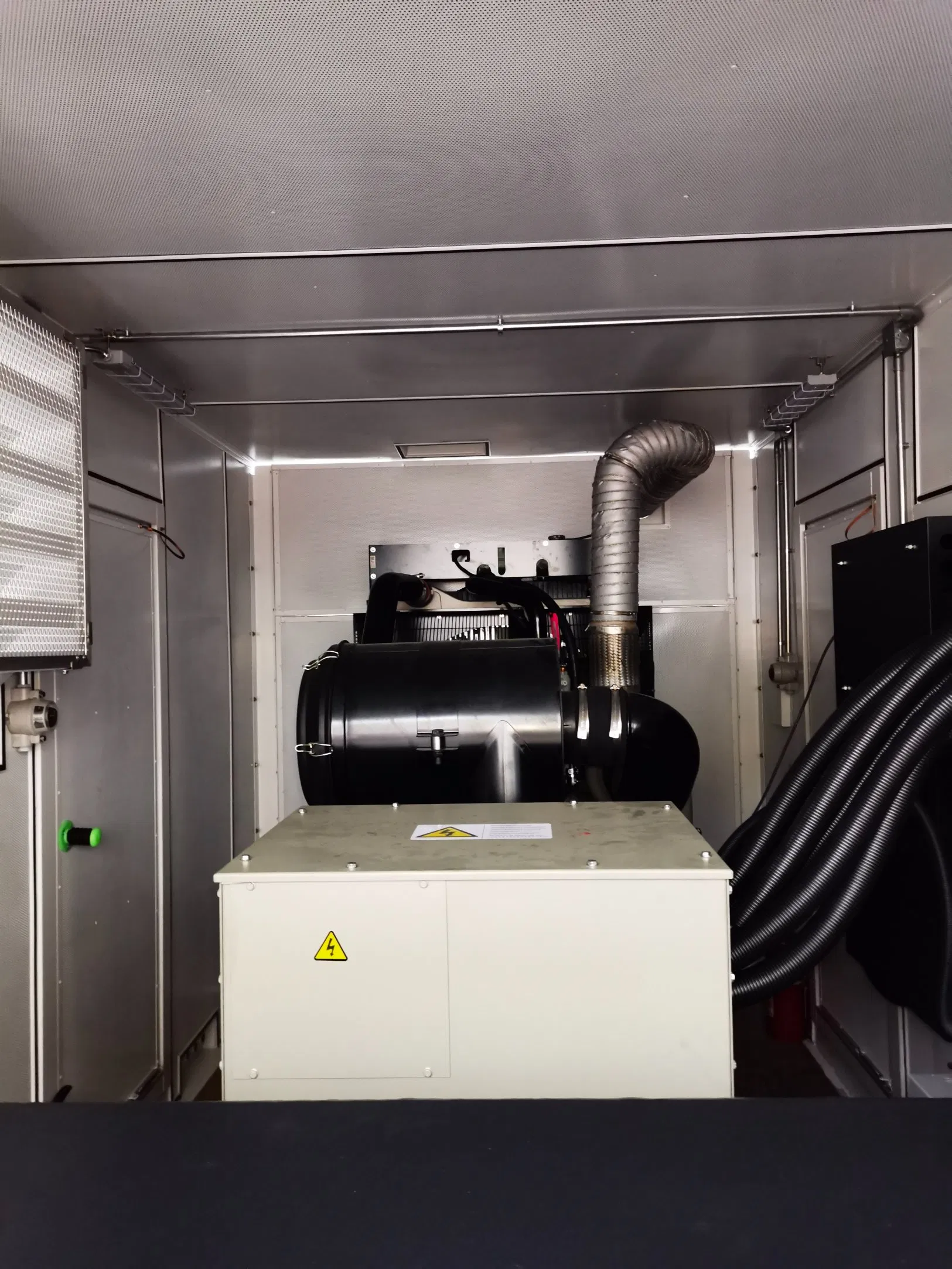 محطة الطاقة 20FT مجموعة مولدات الحاويات 900kVA 720kw مجموعة مولدات الديزل الاحتياطية الصامتة
