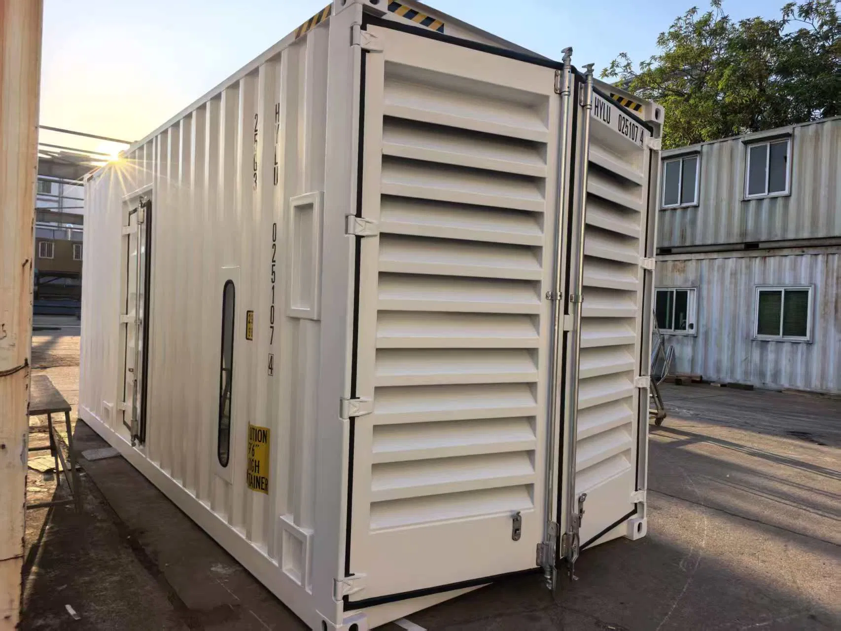 مولد ديزل رئيسي ثقيل الاستخدام صناعي 720kw 900kVA 3phase صامت