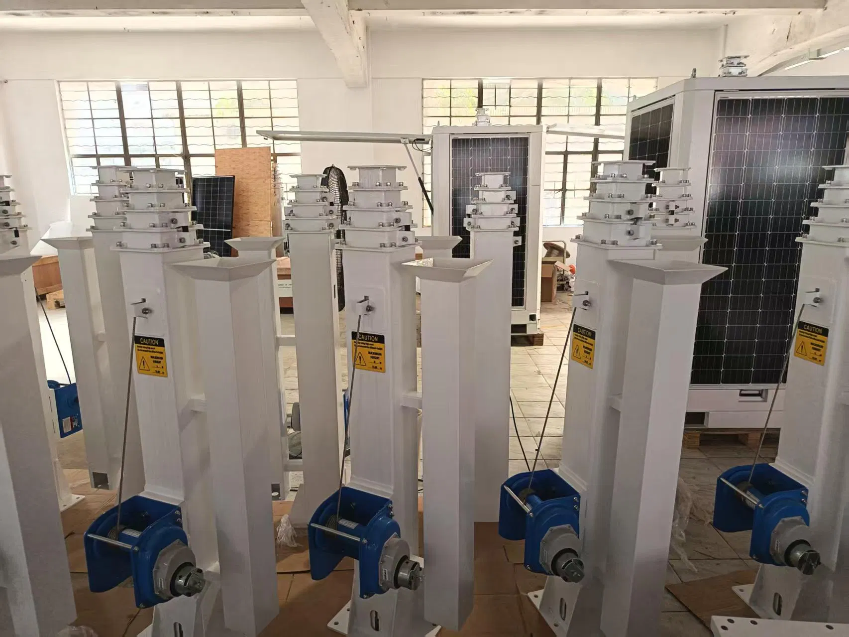 برج إضاءة متنقل يعمل بالديزل 4X400W مزود بمصابيح LED ومولد طاقة شمسية مثبت على مقطورة للاستخدام في البناء