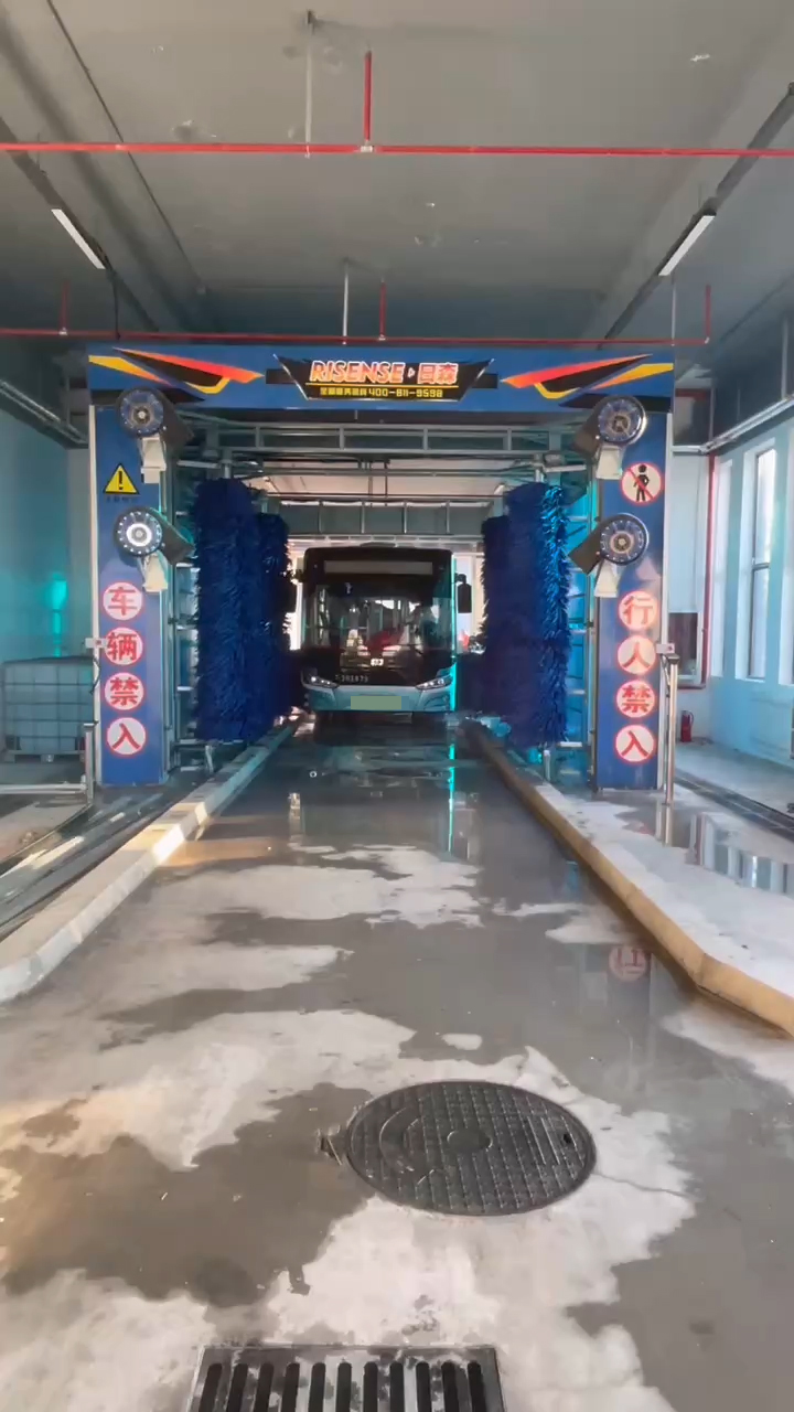 Heavy Duty Rollover Car Wash Equipment for Bus Cleaning Needs