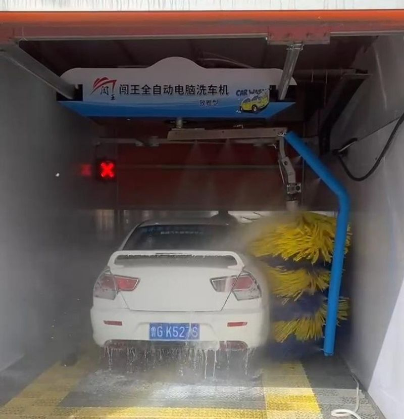 Advanced Cleaning Vehicle with High Pressure Wash Technology. Powerful Washing System