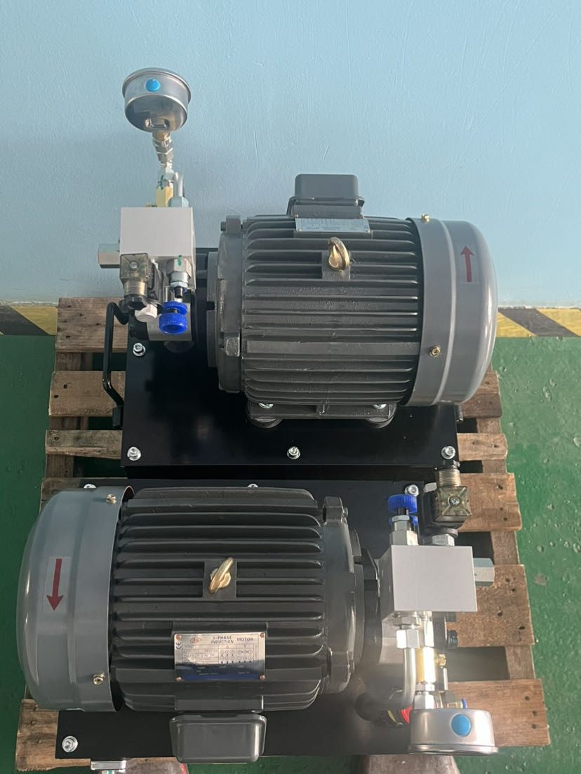 Heavy-Duty Hydrostatic Testing Pump - High-Pressure Manual Water Test Pump with Accurate Gauge for Pipelines and Plumbing Systems