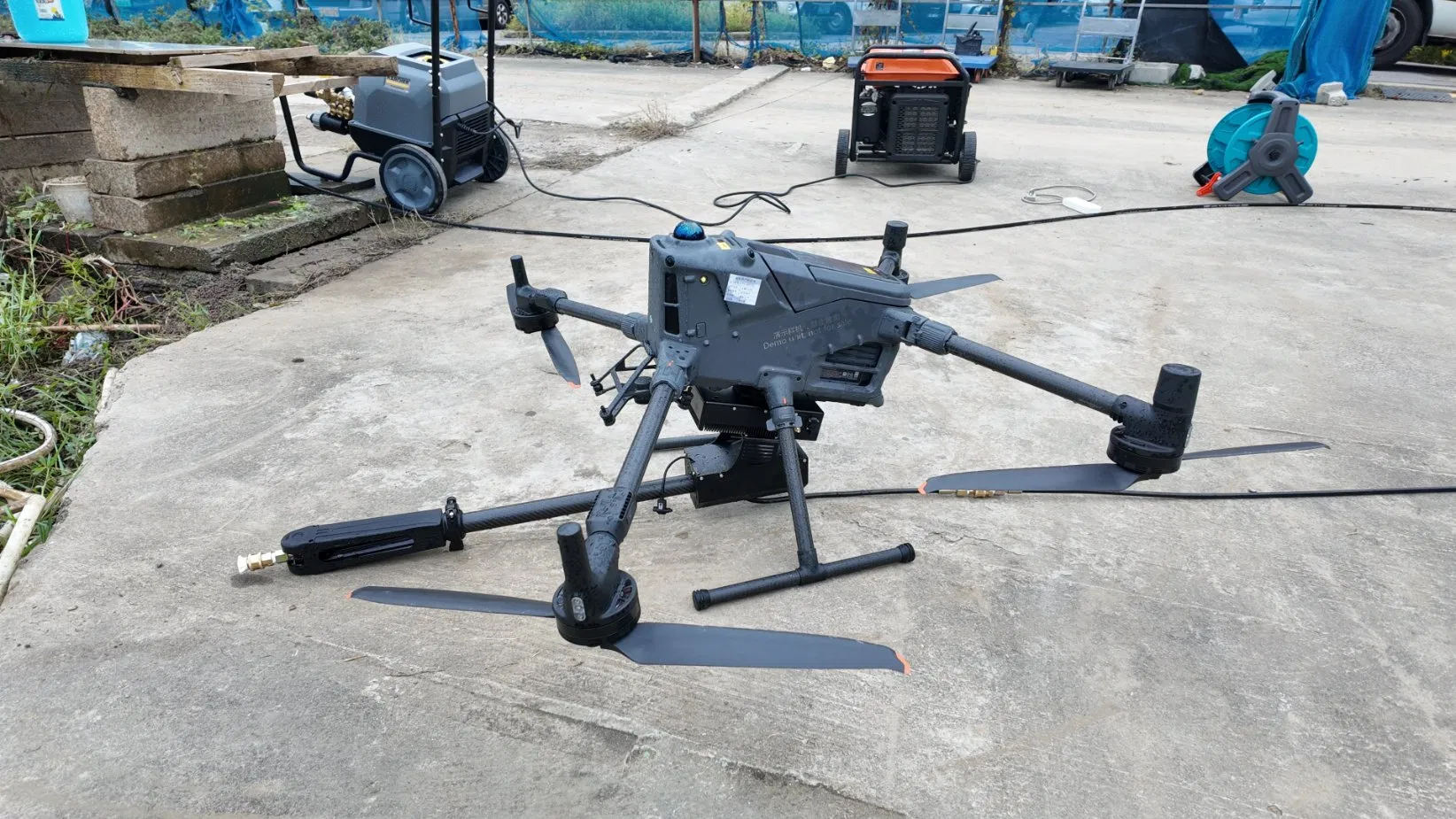 Newly Upgraded M400 Hydroelectric Dual Tethered Unmanned Aerial Vehicle System, Specifically Designed for Cleaning High-Rise Buildings