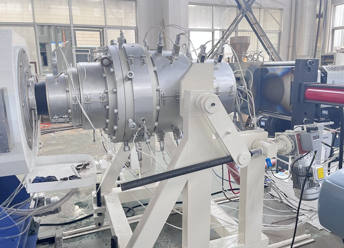 Plastic Pipe Making Manufacturing Machine HDPE Gas Pipe Extrusion Production Line LDPE PP PE PPR Water Pipe Extrusion Machine