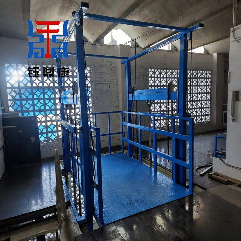 Cargo Lift with Anti-Skid Platform for Wet Environment Operation