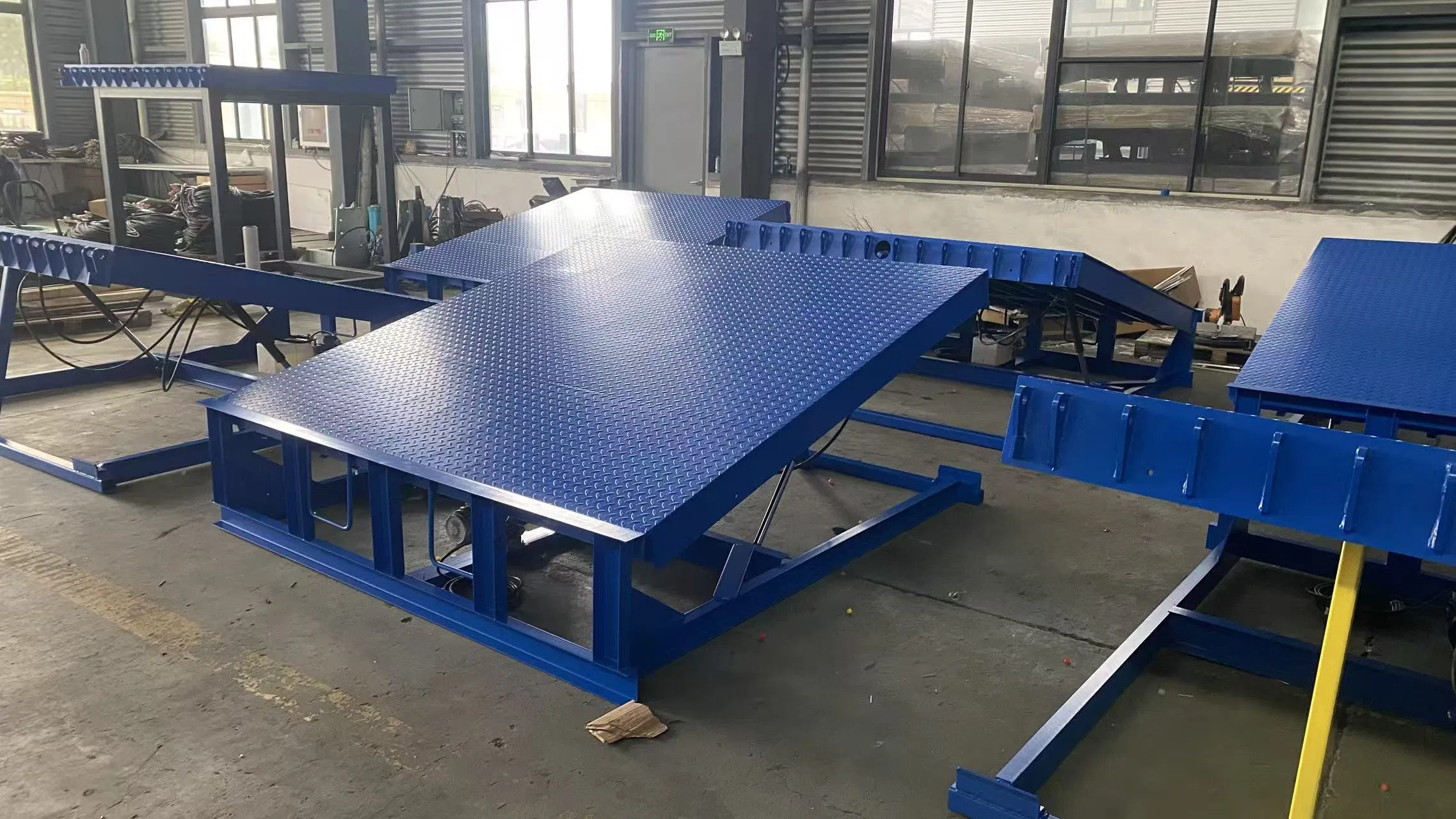 Dock Leveler for Forklift Loading in Warehouse and Container Use