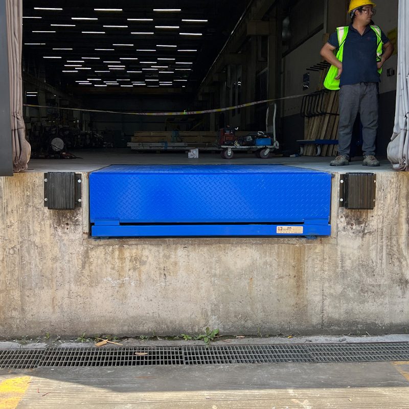 Intelligent Operation Telescopic Type Hydraulic Dock Leveler with Strong Load 10ton for Cold Storage