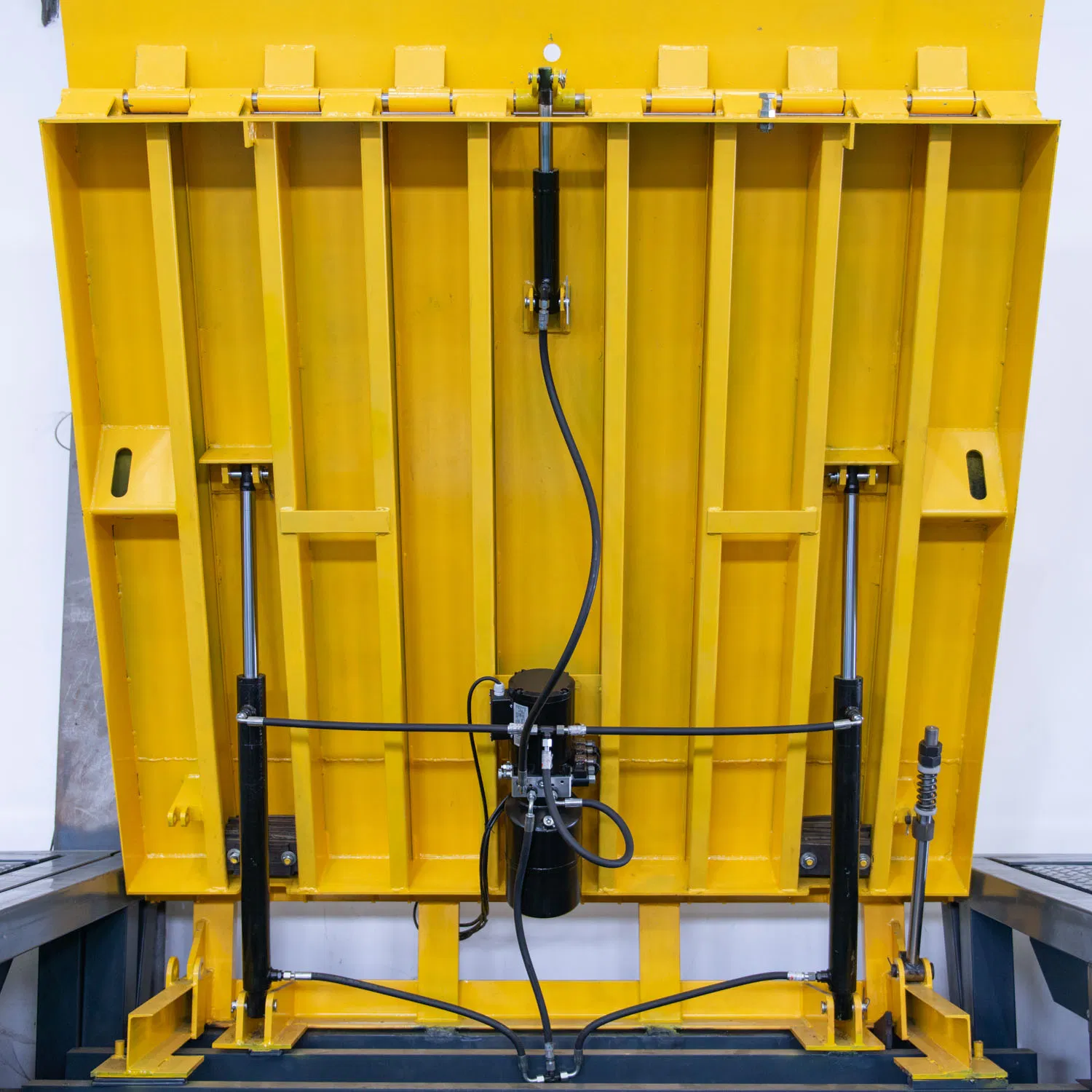 Mobile Container Lift Ramps Loading Unloading Bay Truck Ramp Yard Dock Leveler Dock Ramp