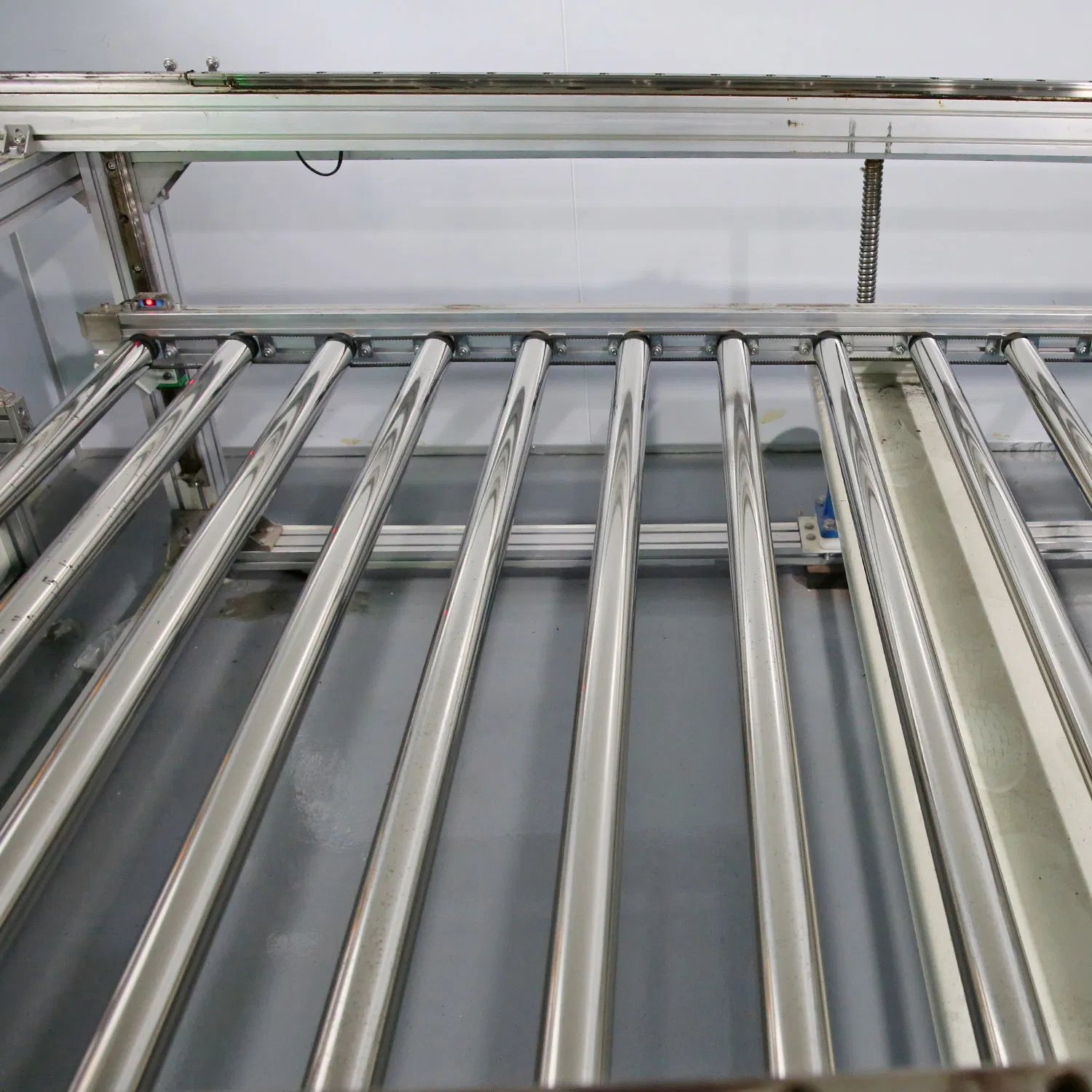 High Wear Resistance Gravity Roller Conveyor System, Suitable for Logistics Industry.