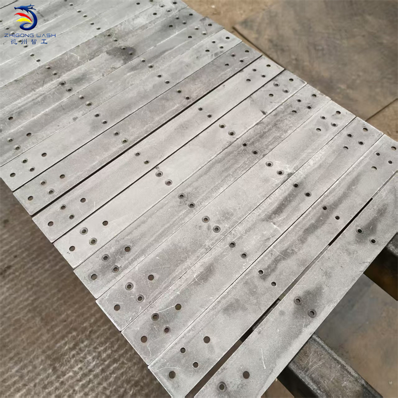 Pre-Assembled Heavy-Duty Chain Conveyor with Perforated Plates &amp; Roller Drive for Industrial Lines