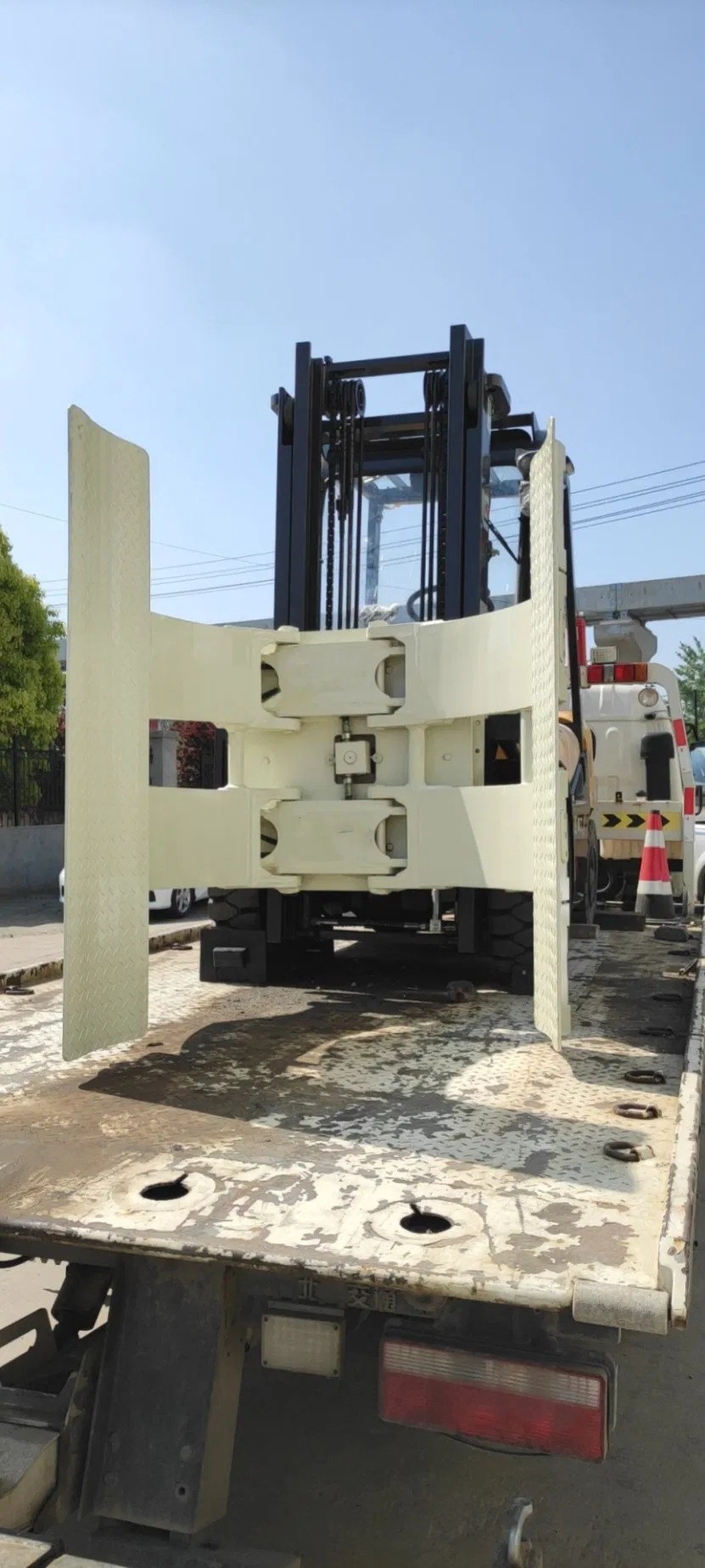 Customizable Forklift Attachment Tyre Clamp Forkfocus for Tyre Industry Tire Factory Warehouse