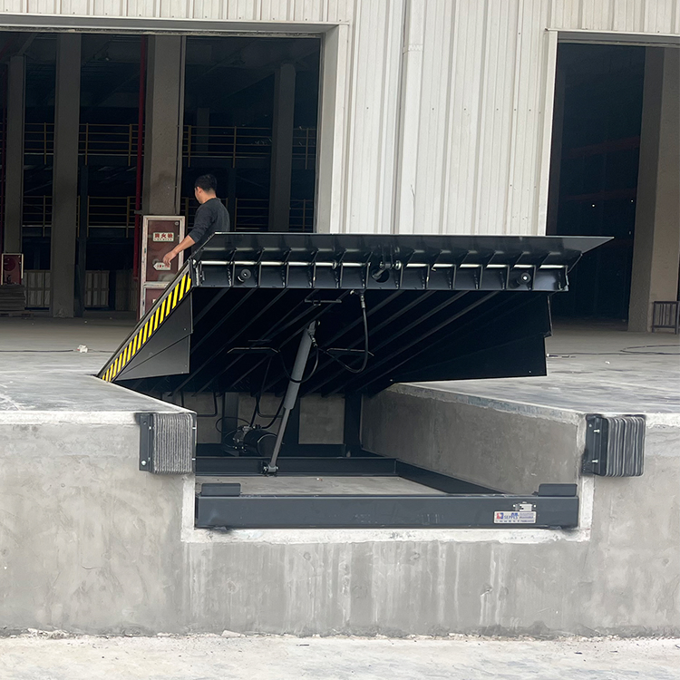 Intelligent Operation Telescopic Type Hydraulic Dock Leveler with Strong Load 10ton for Cold Storage