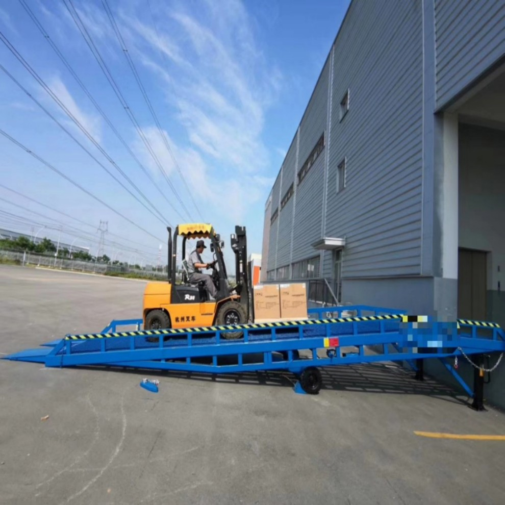 CE ISO Approved 6t 8t 10t 12t 15t Adjustable Mobile Hydraulic Loading Unloading Dock Yard Ramp Boarding Bridge for Sale