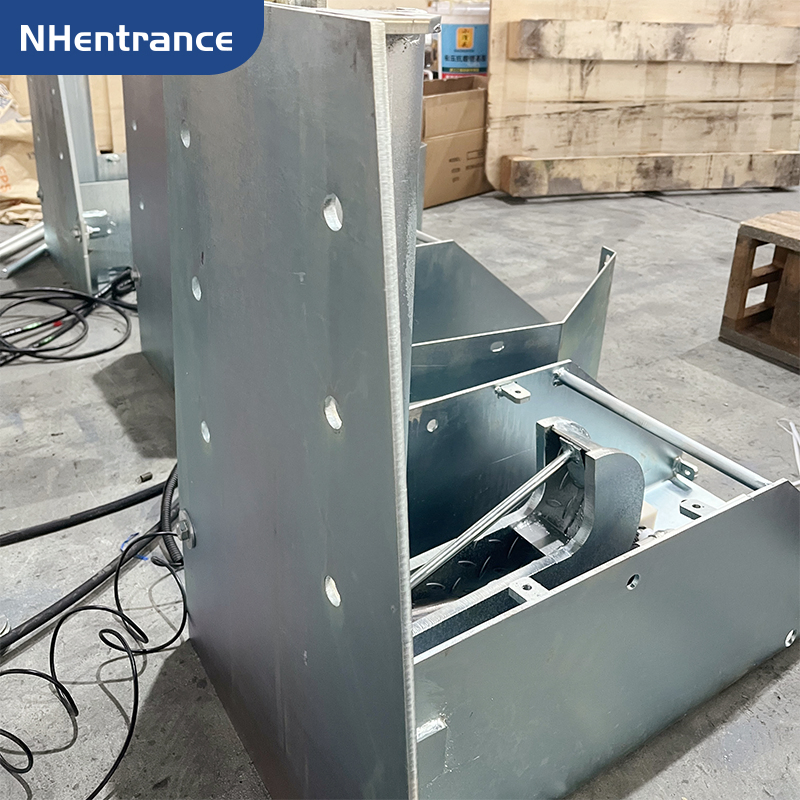 Smart Dock Control Safety Lock System for Industrial Loading Operations Vehicle Restraint