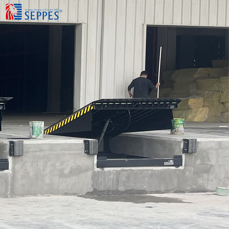 High Load Capacity 8t/10t Loading Lifting Equipment Hydraulic Dock Leveler for Logistics