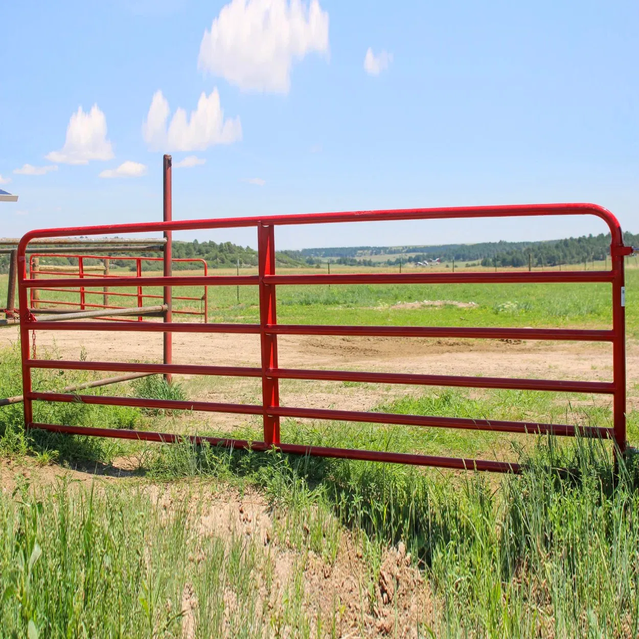 Durable Heavy-Duty Livestock Gate for Farms and Ranches/Industrial Strength Corral Gate for Secure Livestock Management/Sturdy Yard Gate for Livestock and Farm