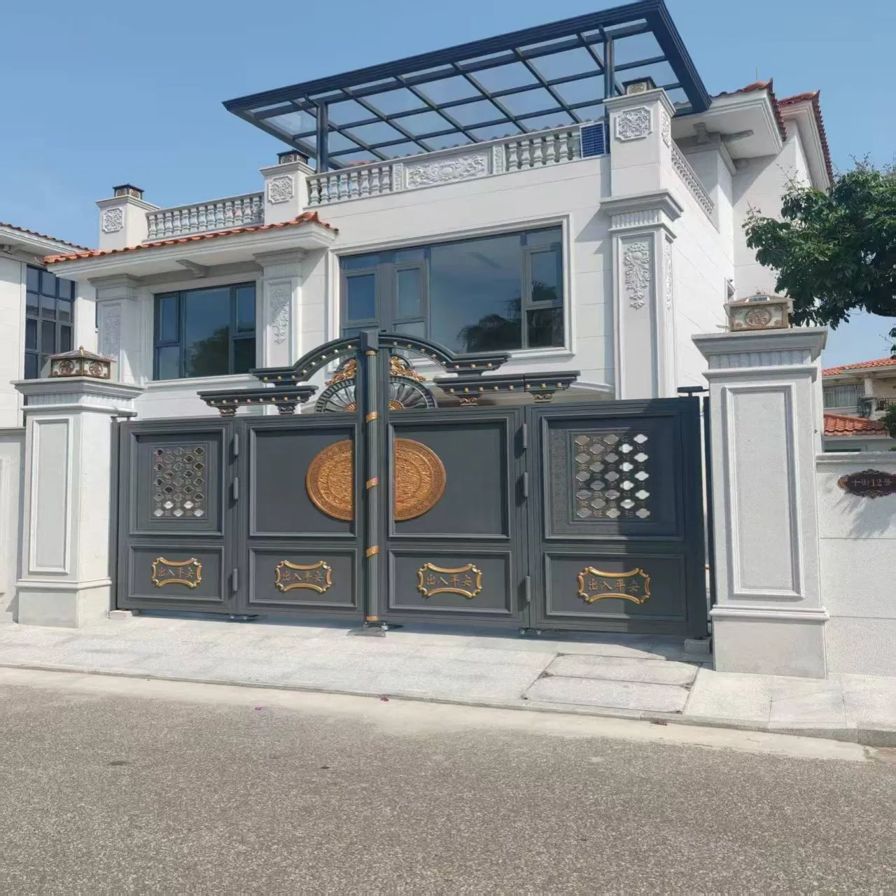 New Style Horizontal Single Panel Modern Main Gate Design Aluminium Sliding Gate for Driveway Fence Metal Panel Industrial Entrance Gate