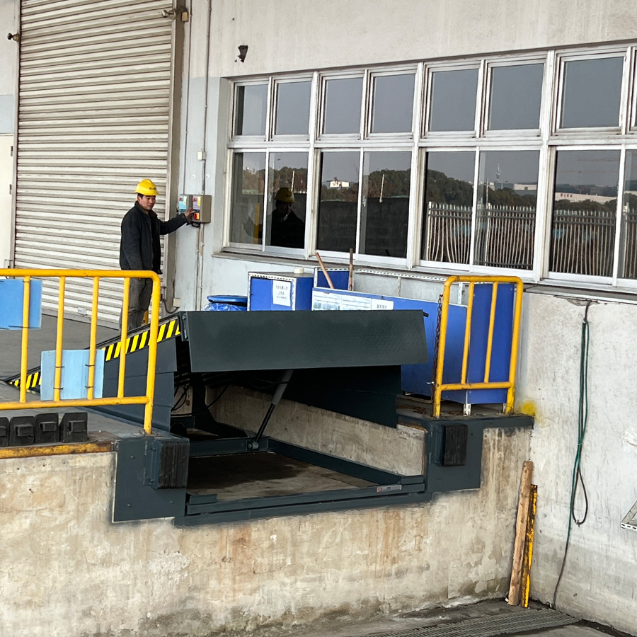 Intelligent Operation Telescopic Type Hydraulic Dock Leveler with Strong Load 10ton for Cold Storage