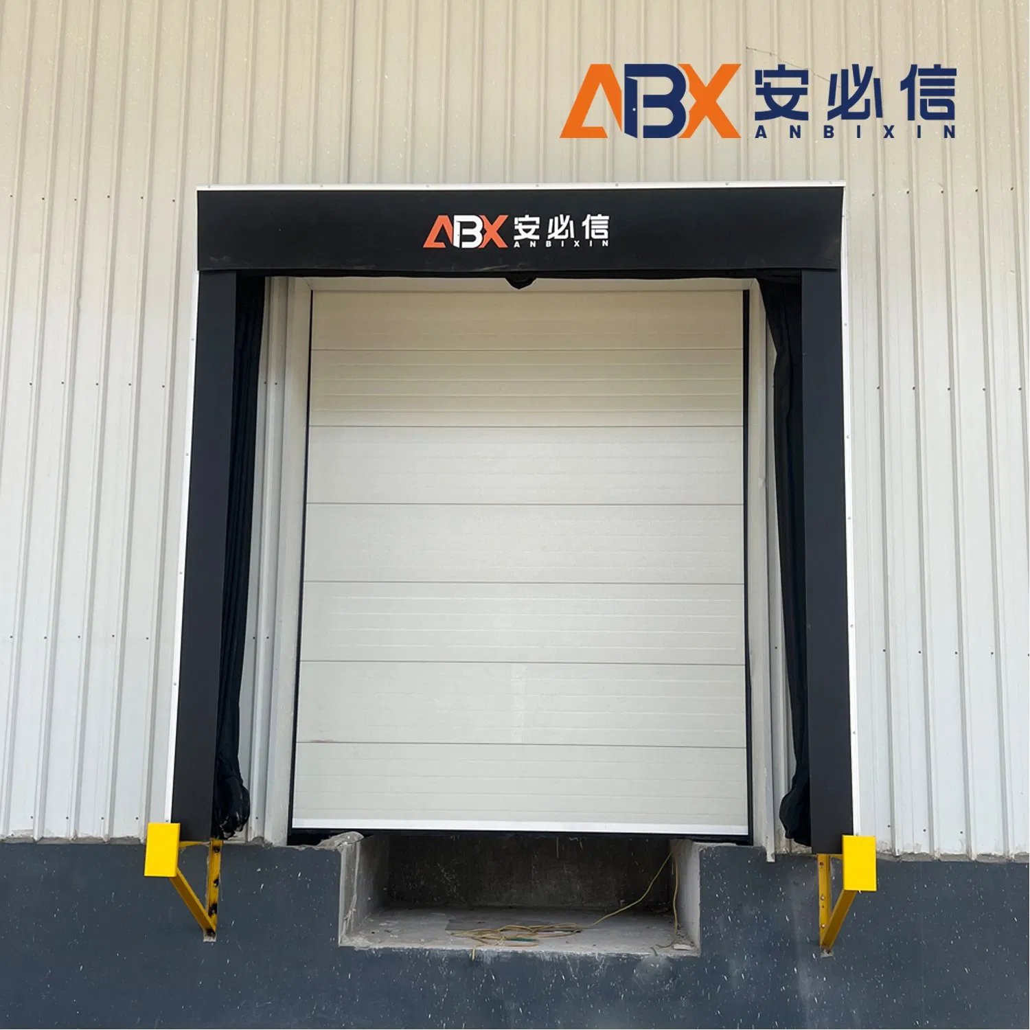 Wide Opening Dock Shelter with Clear Access Path