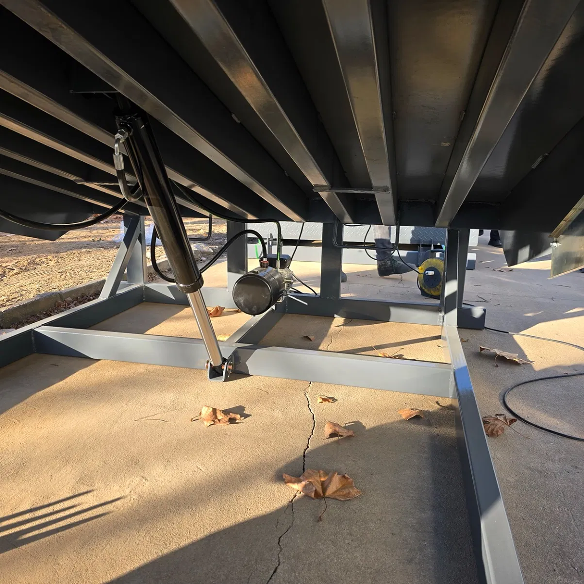 Fixed Dock Leveler 2000×2000 mm Hydraulic Lifting Platform