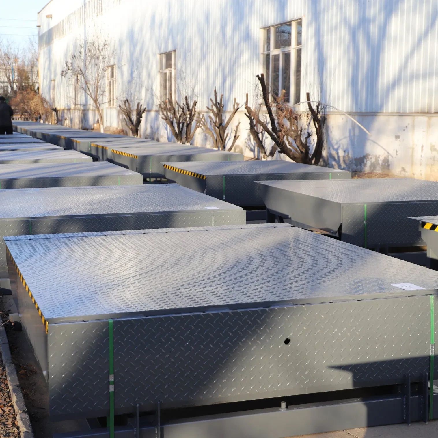 10 Ton Adjustable Mechanical Carbon Steel Hydraulic Dock Leveler 6m/Min Lifting Speed Loading Unloading Platform