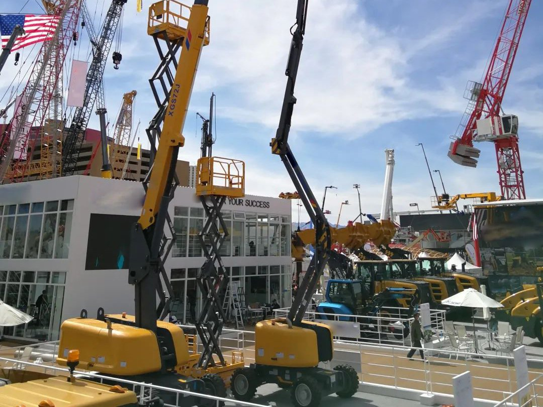 26m Platform Hydraulic Lift Table Mobile Scissor Lift Xga26 Telescopic Boom Lift Aerial Work Platform