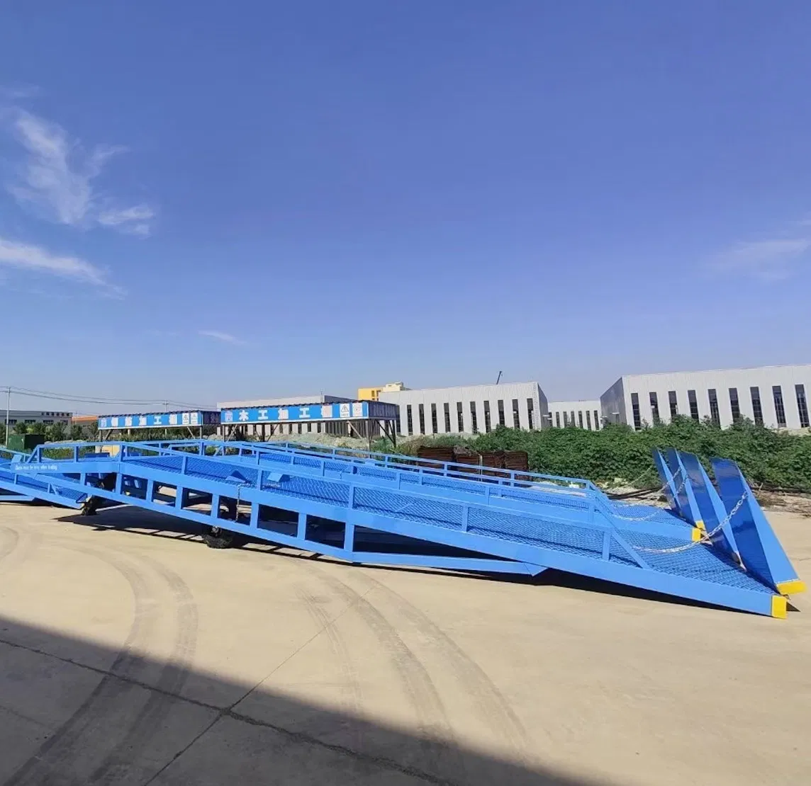 Customized Heavy Duty Mobile Yard Ramp for Warehouse Forklift Loading Ramp