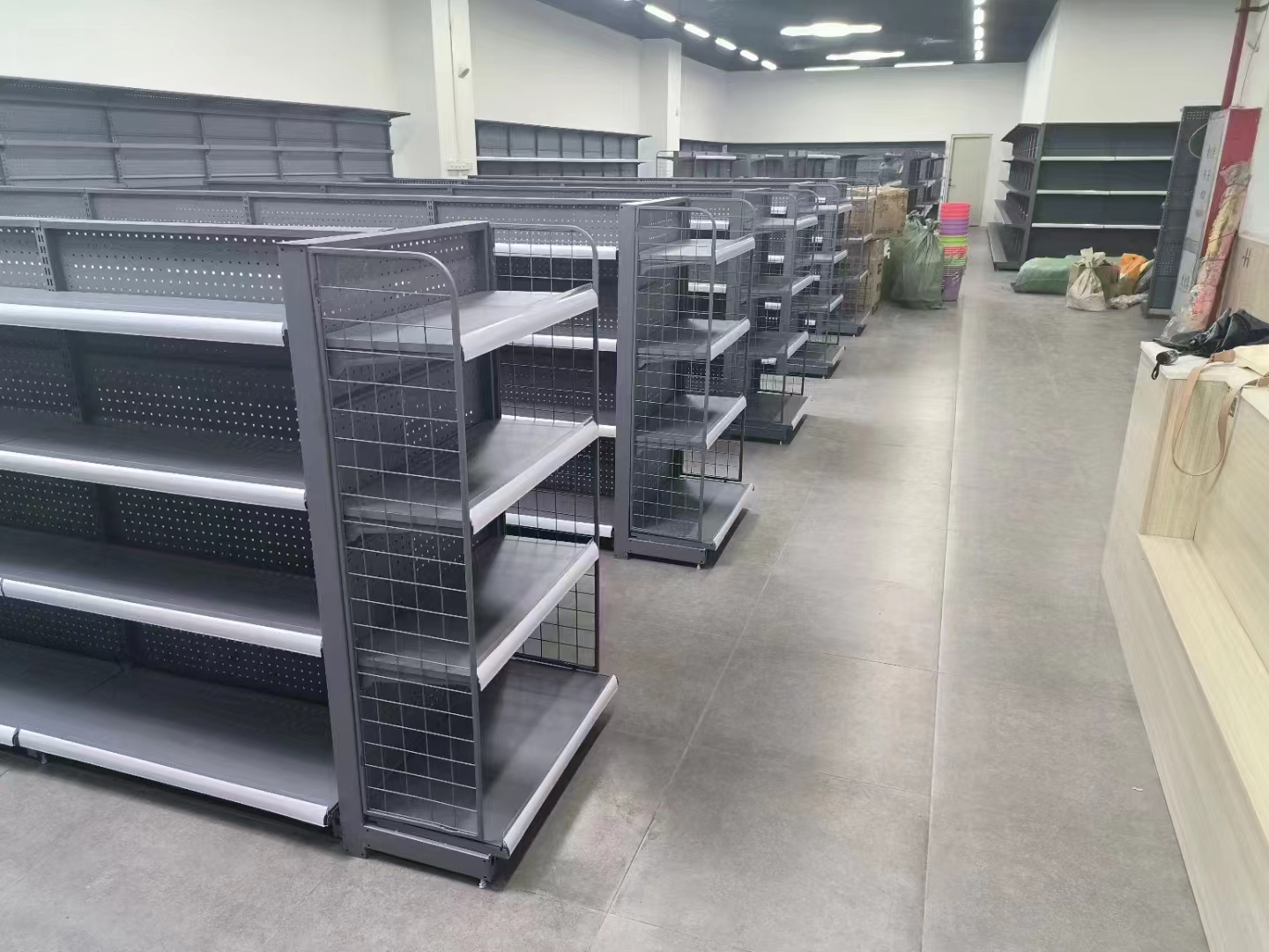 Supermarket Rack Metallic Display Shelves for Convenience Store Mother and Baby Stores with Wooden Side Panels