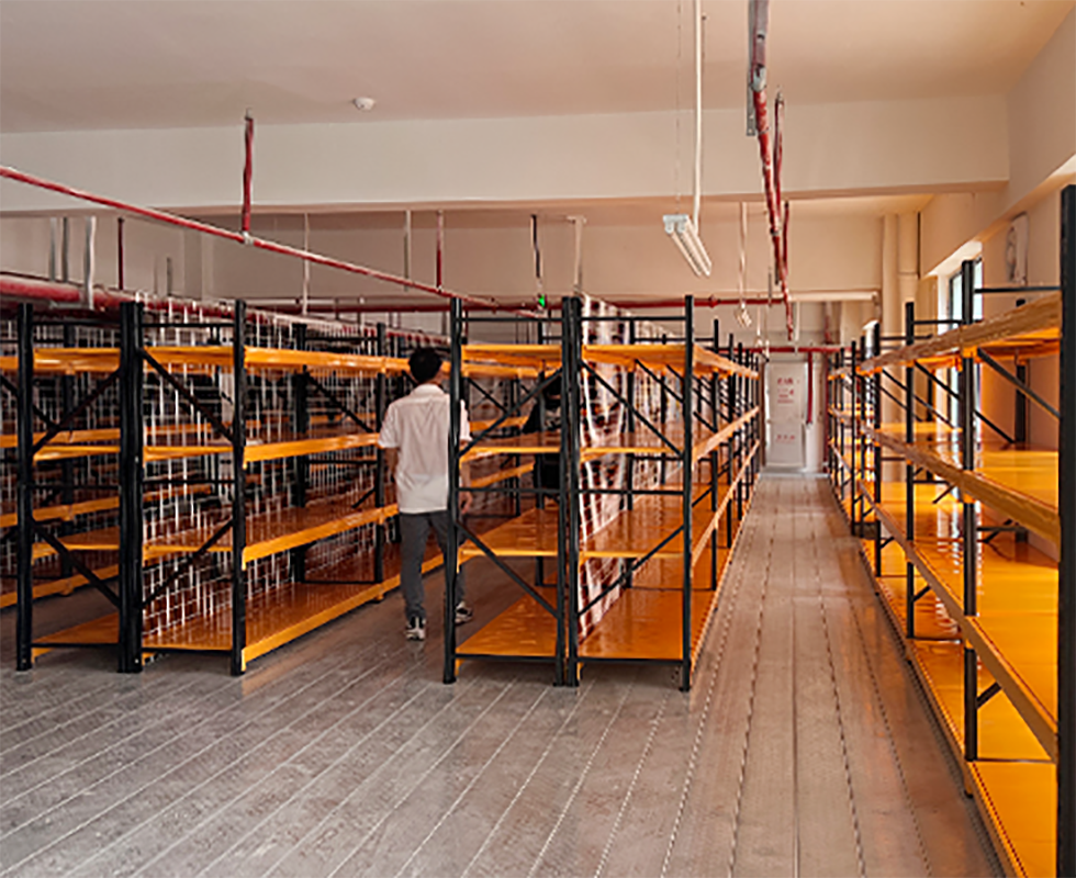 Industrial Heavy Duty Iron Rack and Shelf Gondola Steel Pallet Racking for Garage Use Factory Storage Sale Shop Racking