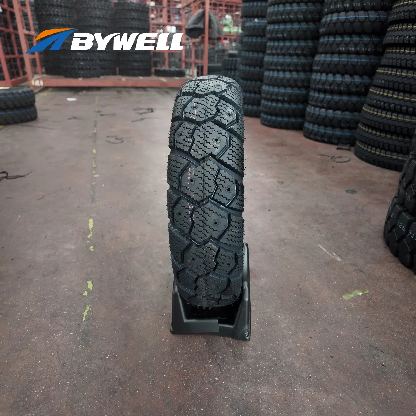 Street-Legal Racing Motorcycle Tyre for Performance Fans