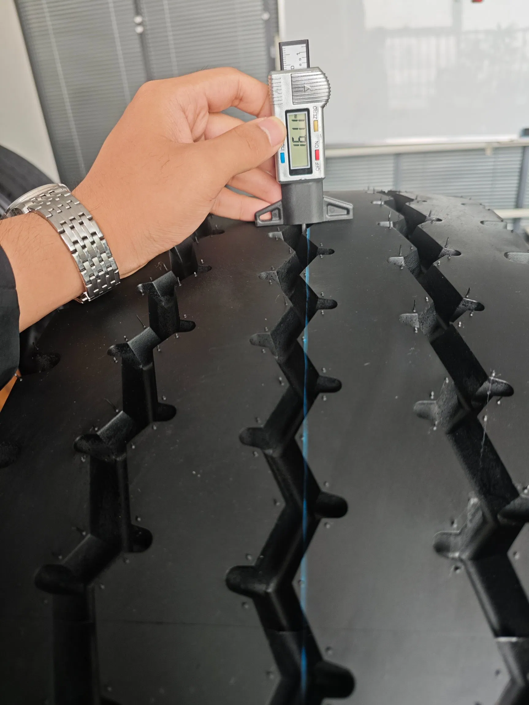 Efficient Fuel Saving Truck Tyre 315/80r22.5 with Low Rolling Resistance