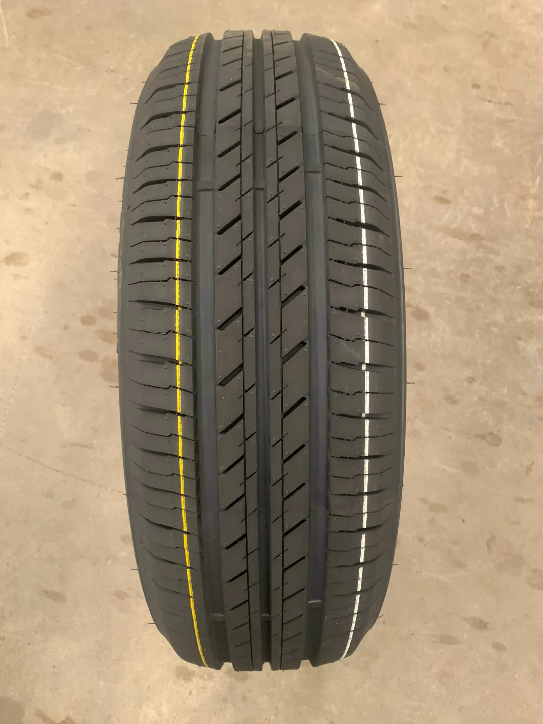 High Quality Performance Radial Passenger Car Tires 215/55r17 225/65r17 235/65r17 225/40zr18 New Passenger Car Tire, Auto Tyre, Racing Car Tire