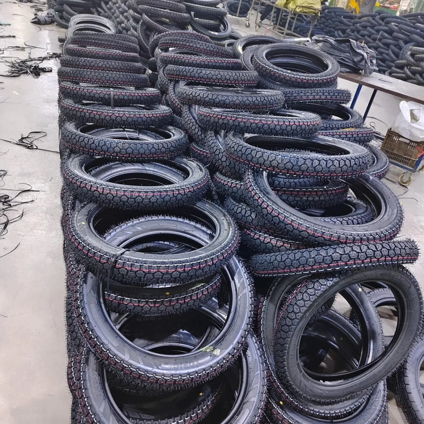 3.00-17 High Mileage and High Grip Rubber Motorcycle Accessories Tyre