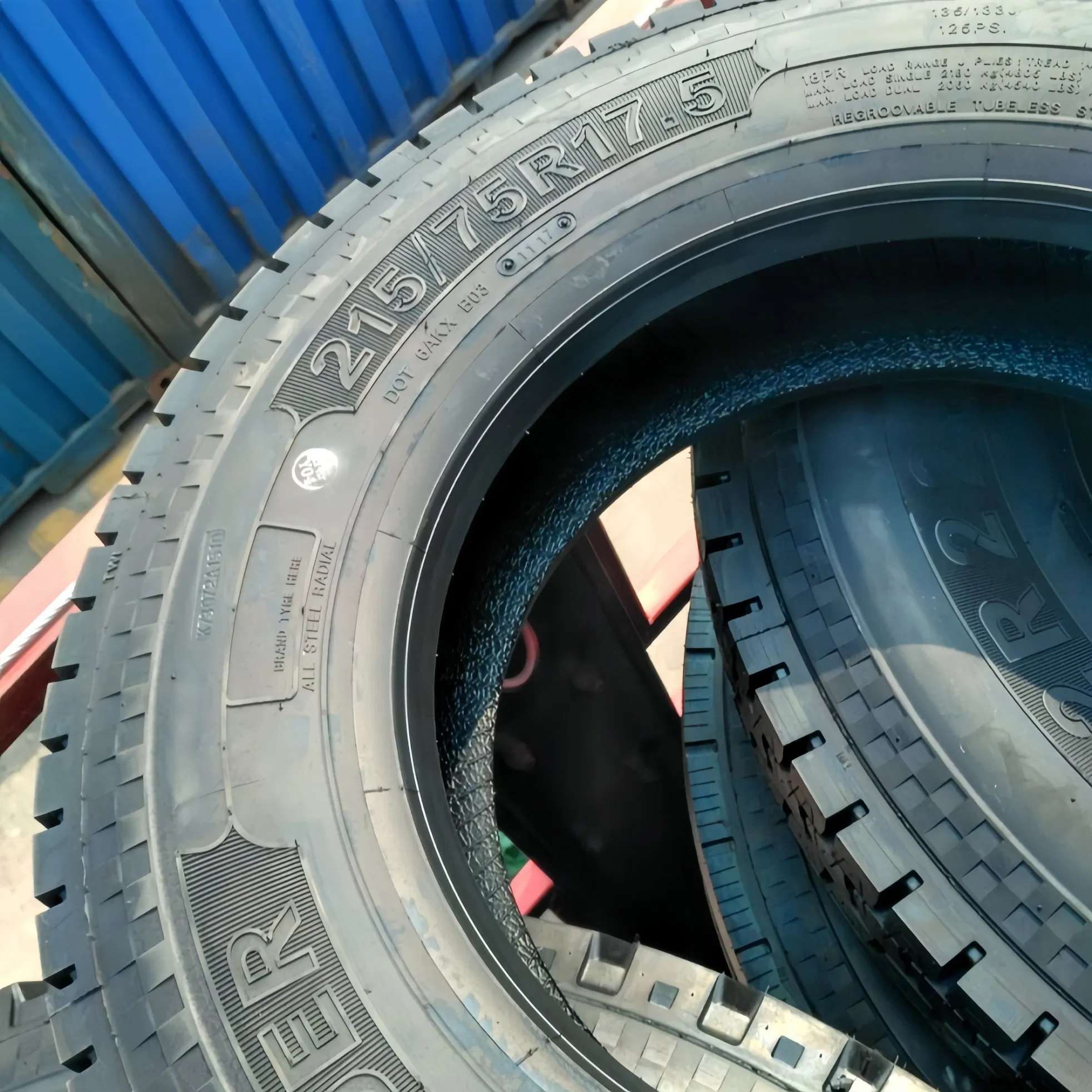 Fuel-Efficient and Eco-Friendly, Green Truck Tires 325/95r24