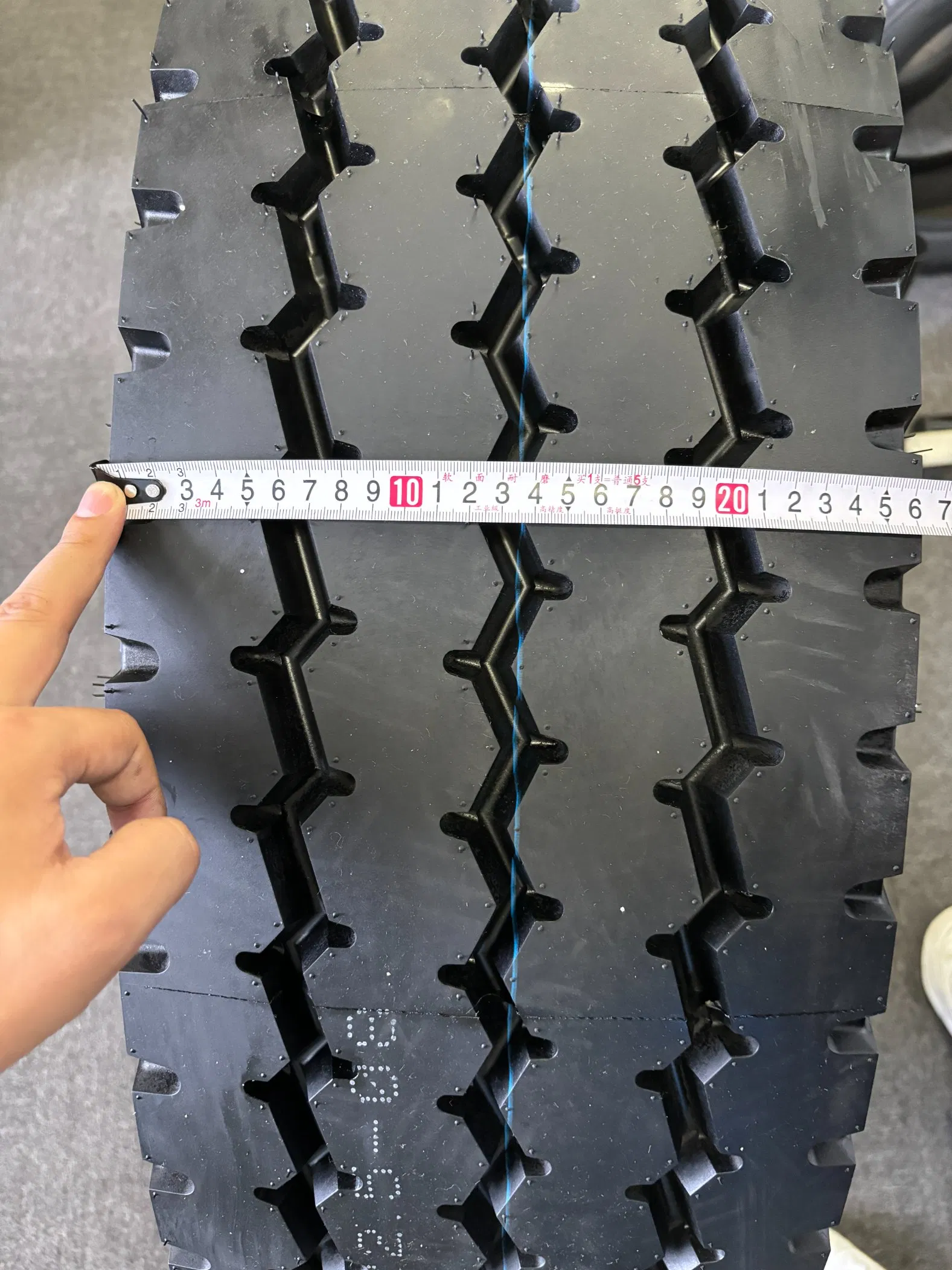 Efficient Fuel Saving Truck Tyre 315/80r22.5 with Low Rolling Resistance