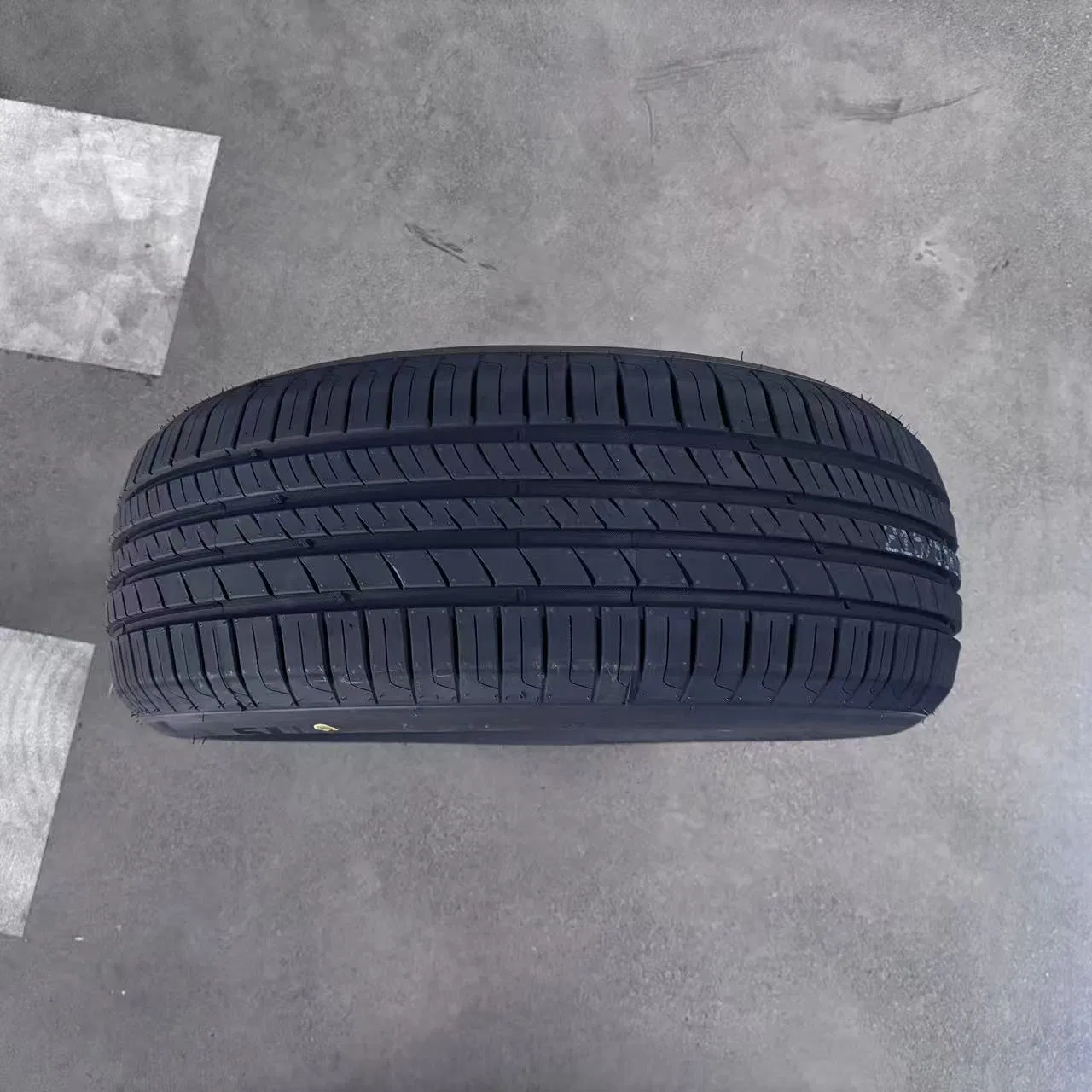 Budget-Friendlyhp Tire 155/65r13~235/65r16 Car Tire - Wear-Resistant &amp; Fuel-Efficient for Daily Commuting