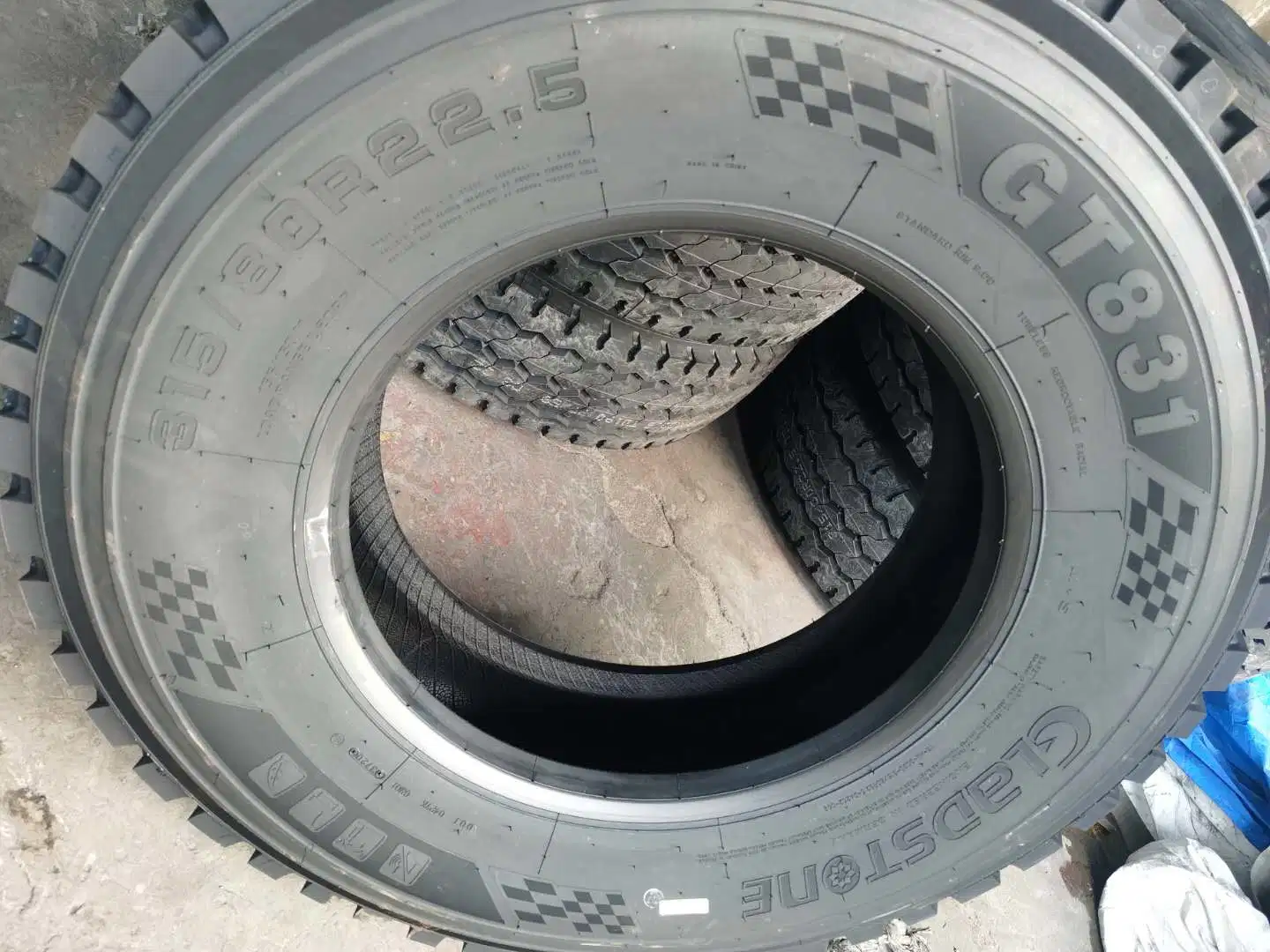 Gladstone Brand Truck Tyre Tubeless Tire 315/80r22.5 Tyre Tire-Accessories with Low Price Can Mix Load with Car Tyre, Tube, Battery, Rims Truck-Bus-Tire
