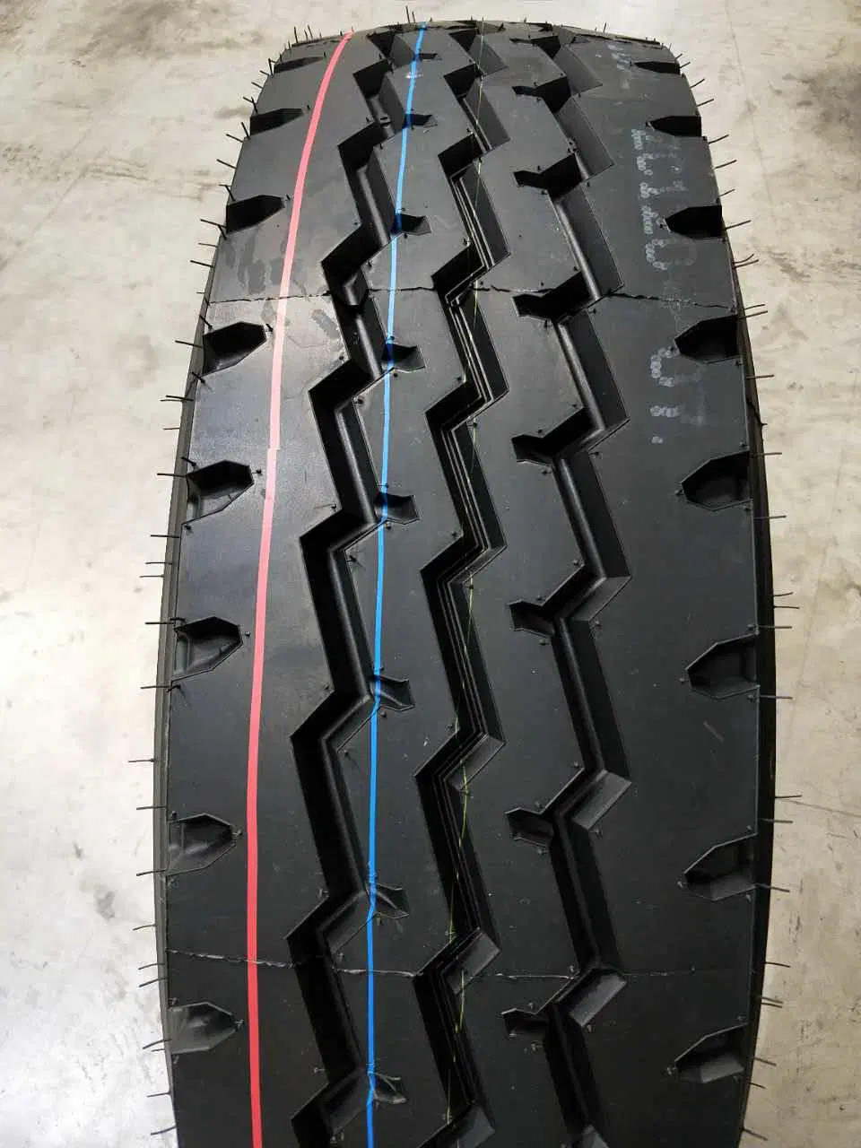Gladstone Brand Truck Tyre Tubeless Tire 315/80r22.5 Tyre Tire-Accessories with Low Price Can Mix Load with Car Tyre, Tube, Battery, Rims Truck-Bus-Tire