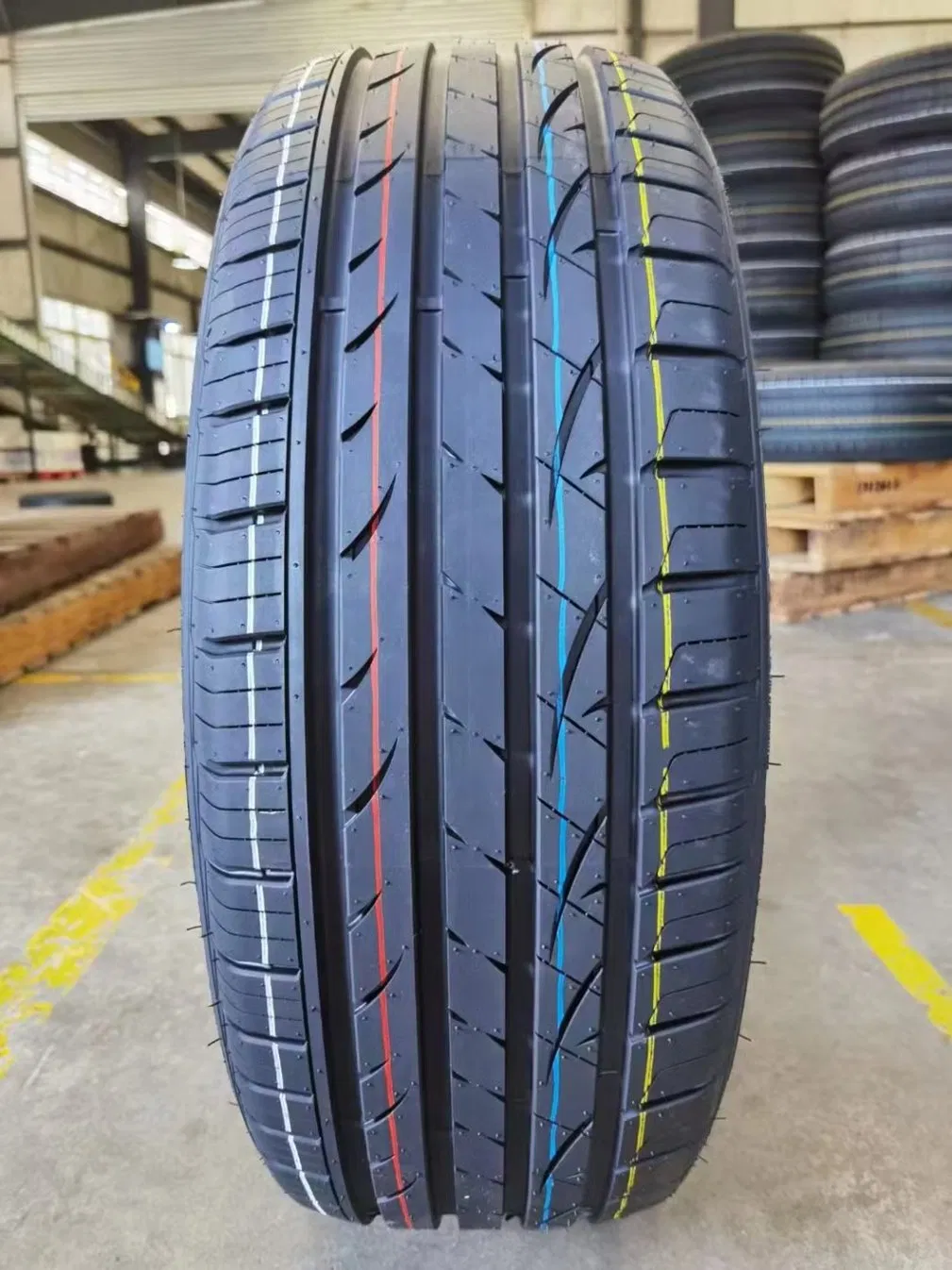 High Quality Performance Radial Passenger Car Tires 215/55r17 225/65r17 235/65r17 225/40zr18 New Passenger Car Tire, Auto Tyre, Racing Car Tire